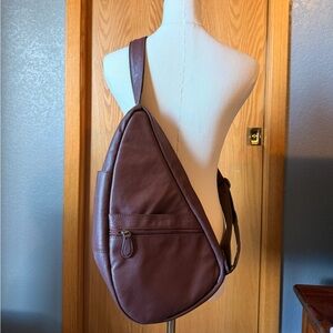 Chesnut Medium Leather Ameribag in great condition!